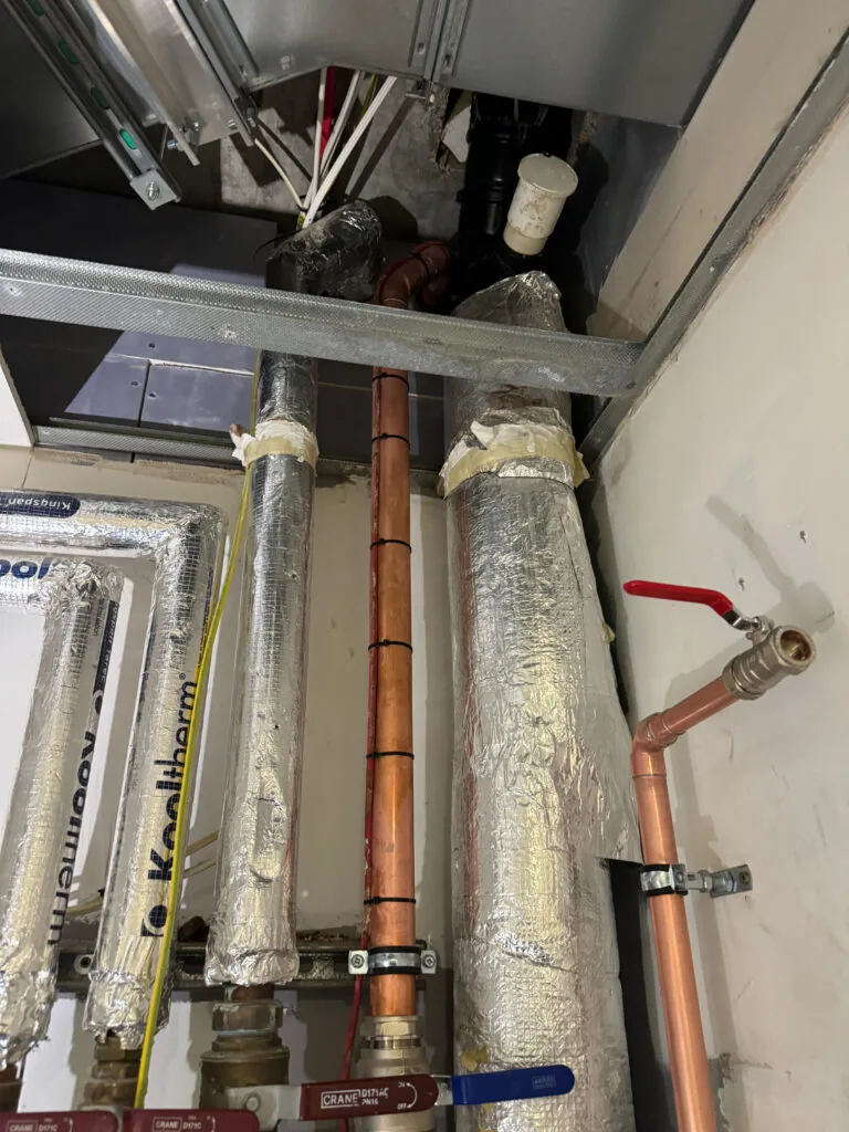 Vertical insulated pipework during installation