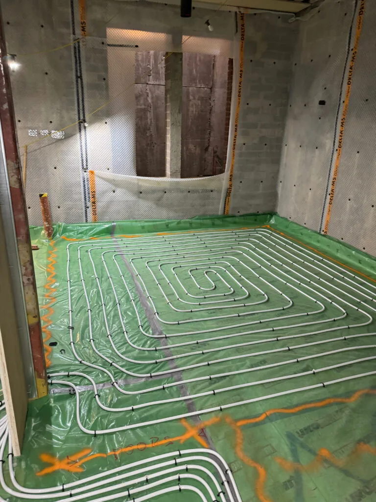 Underfloor heating pipe loops in an unfinished room